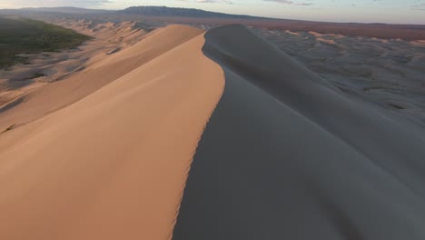 Aerial-drone-shot-in-gobi-desert-following-the-edge-of-a-sand-dune-in-Mongolia